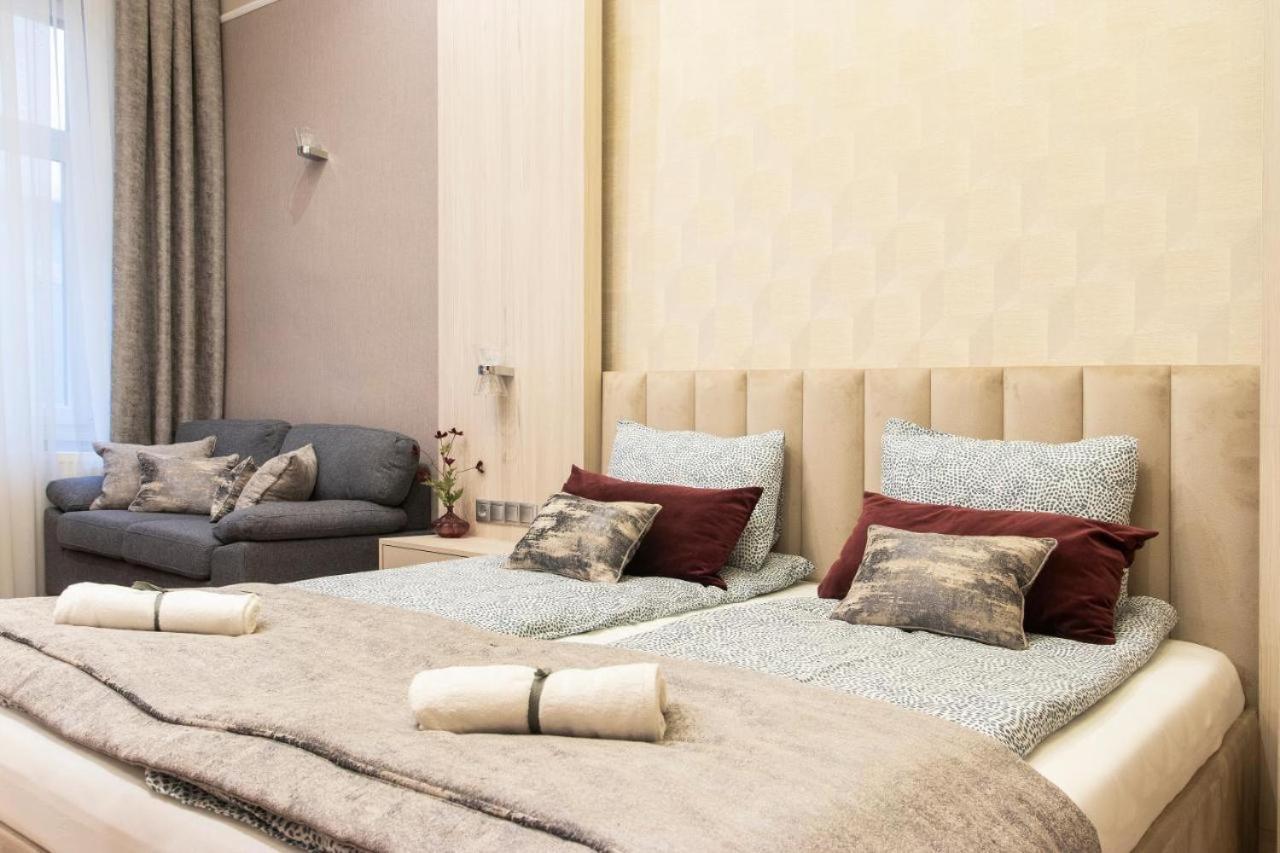 Central Relax Boutique Suites บูดาเปสต์ ภายนอก รูปภาพ