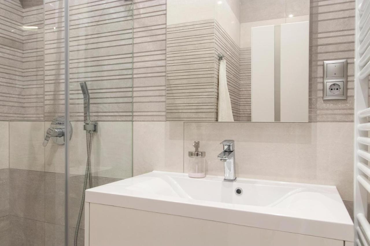 Central Relax Boutique Suites บูดาเปสต์ ภายนอก รูปภาพ