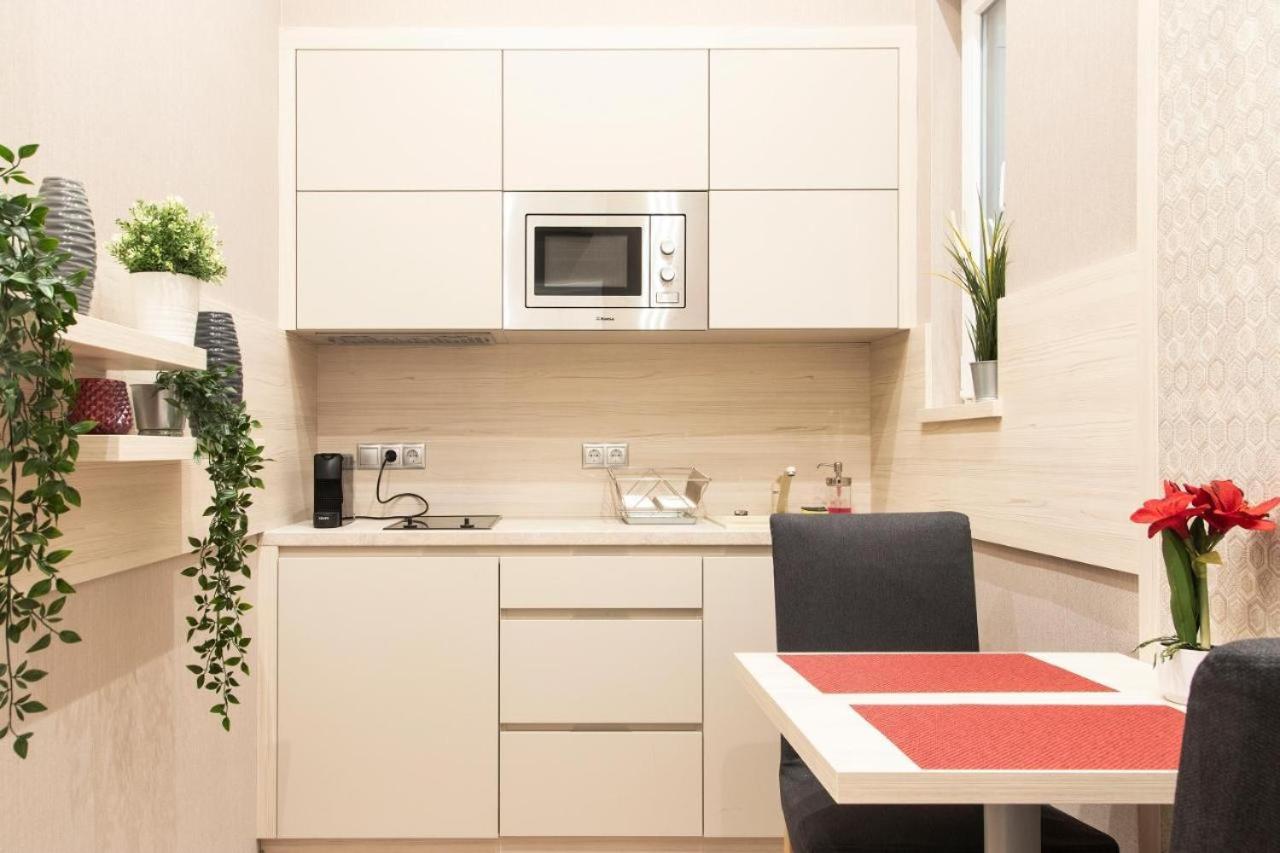 Central Relax Boutique Suites บูดาเปสต์ ภายนอก รูปภาพ